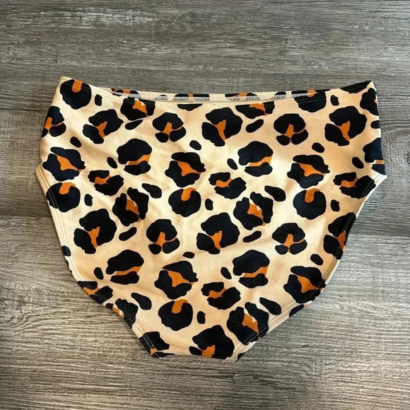 High waisted swim bottom - Picture 2 of 3